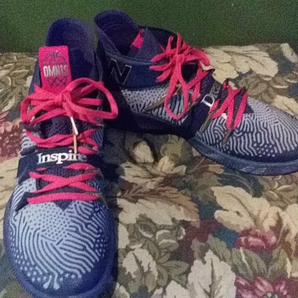 Basketball shoes